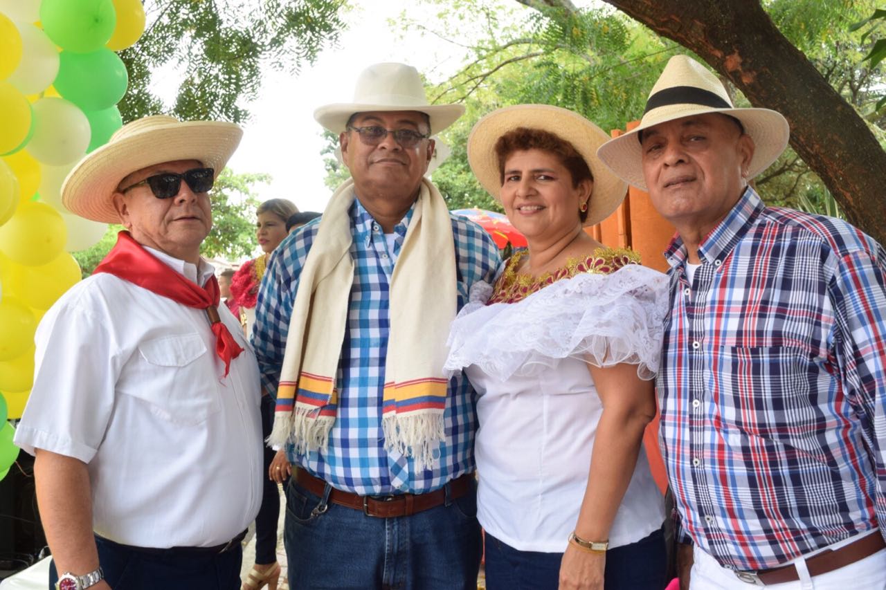 Jorge Enrique Pérez Martínez, Rector; Teniente Edgar Manuel Curtidor, Olga Patricia Ducuara Zambrano y el mayor Enrique Santamaría.